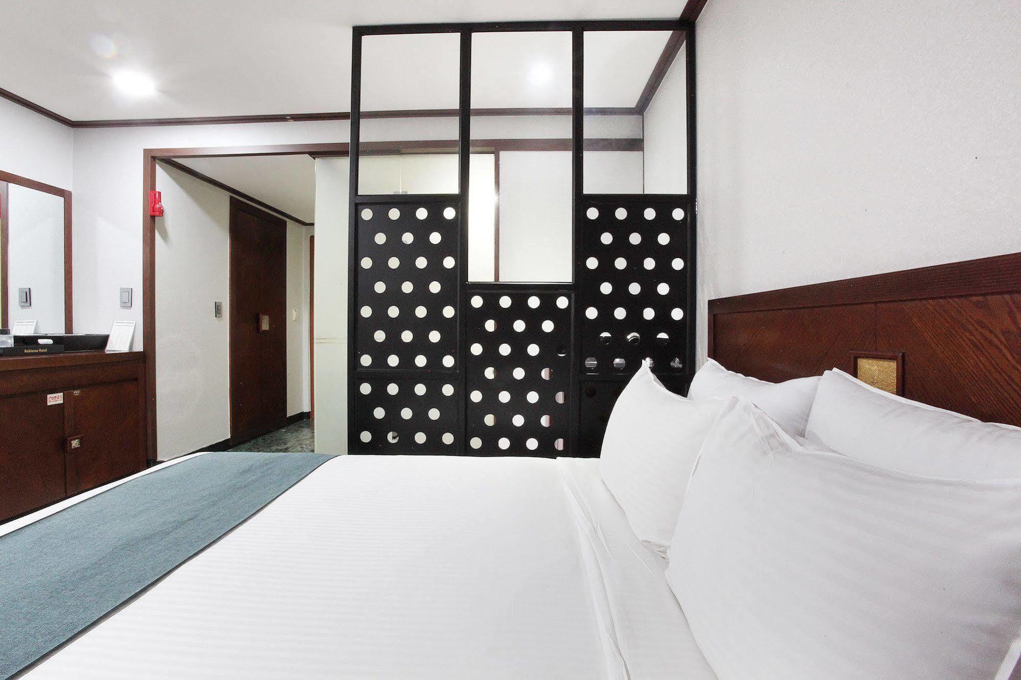 Noblesse Hotel Čedžu Exteriér fotografie